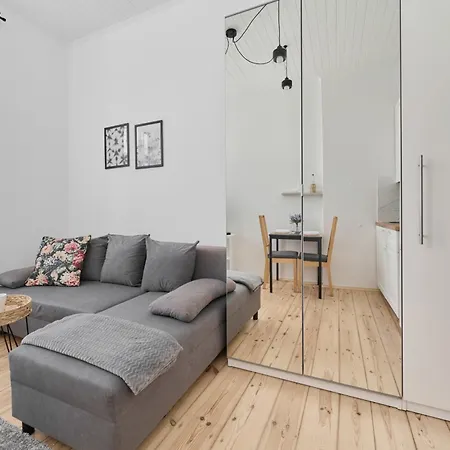 Przytulne Studio Apartament Jednosci Narodowej We Wroclawiu By Renters * ורוצלב